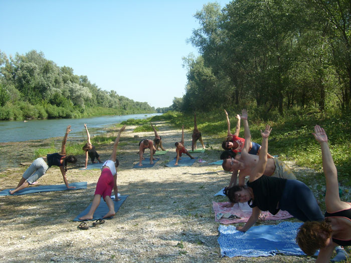 Выездные йога-семинары на природе у реки Медведица